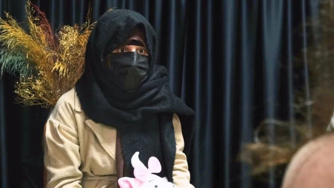 Zeytinburnu sahilinden yükselen acı olay; Fatma Nur Çelik ve kızı Hira İkra Şengüler’in yaşadıkları birer “trajedi” değil, adaletin ve sistemin  çöküşünün resmidir!

İstismara uğrayan bir çocuk, failiyle evlendirildi. Ve yıllar sonra kendi çocuğu da istismara uğradı.
Anne adalet