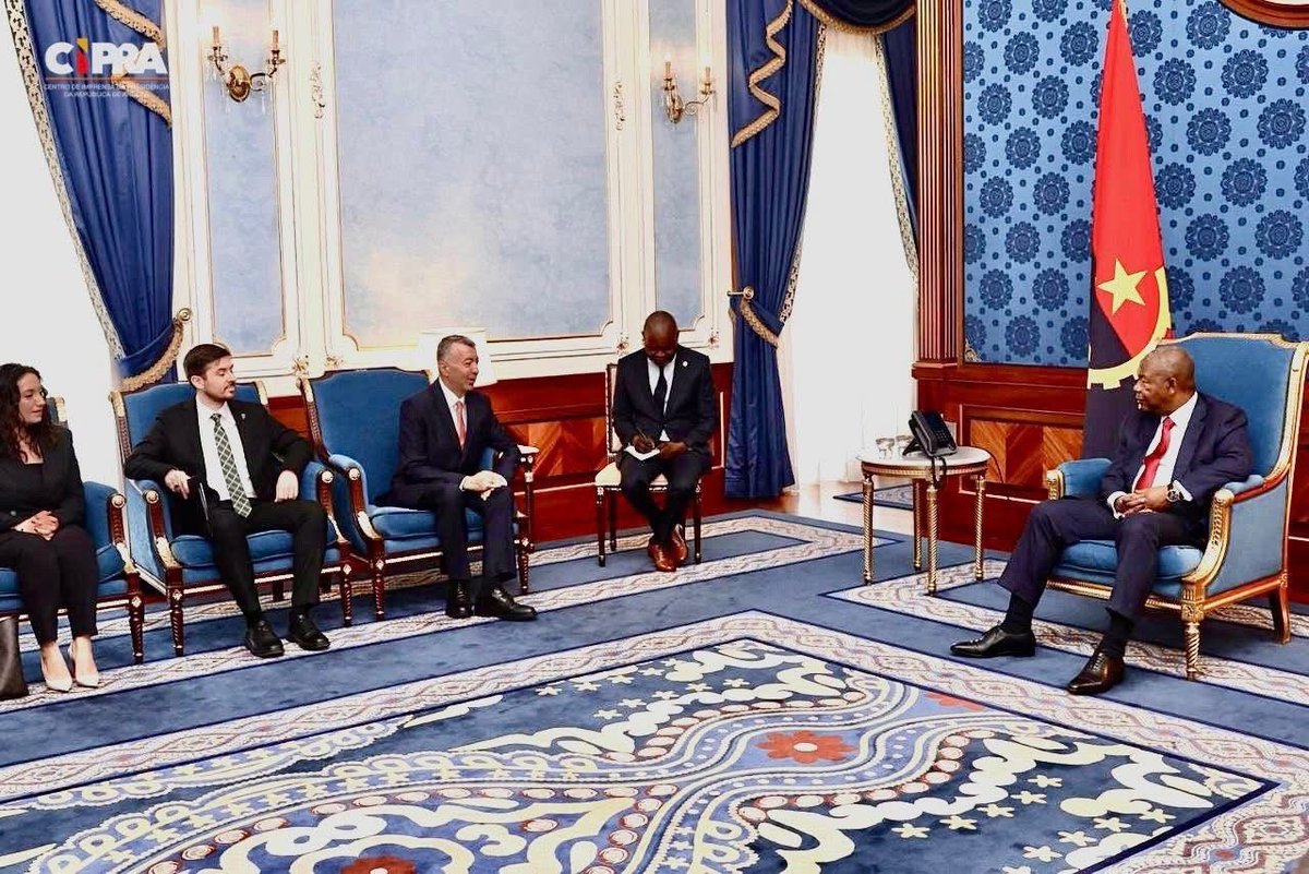 TC_LuandaBE's tweet photo. Savunma sanayi şirketlerimizin temsilcilerinden oluşan bir heyetle Angola Cumhurbaşkanı Sayın João Lourenço’ya bir ziyaret gerçekleştirdik. https://t.co/o5UJUbw2QC