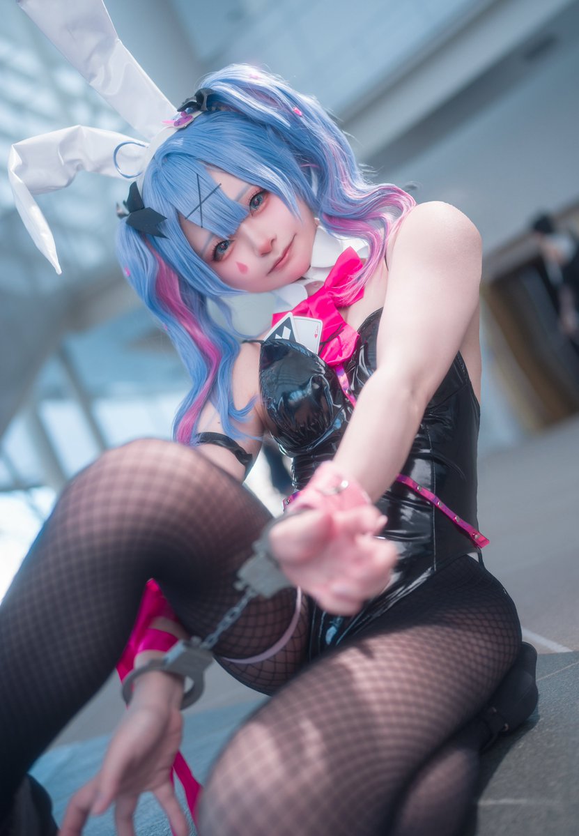 ラビットホール 🐰🕳

 #うさぎの日 #cosplay