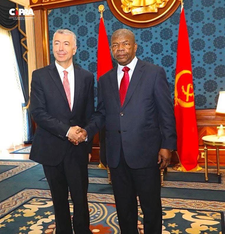 TC_LuandaBE's tweet photo. Savunma sanayi şirketlerimizin temsilcilerinden oluşan bir heyetle Angola Cumhurbaşkanı Sayın João Lourenço’ya bir ziyaret gerçekleştirdik. https://t.co/o5UJUbw2QC