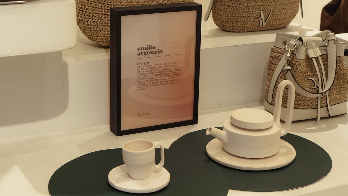 unav's tweet photo. Jóvenes diseñadores navarros exponen en la Milla de Oro madrileña.
En colaboración con la marca Roberto Verino, @etsaunav ha inaugurado en Madrid una muestra que reúne algunos de los mejores proyectos de estudiantes del grado de Diseño.
👉 https://t.co/3uk4JIBy4P https://t.co/MPE8cLaoPo