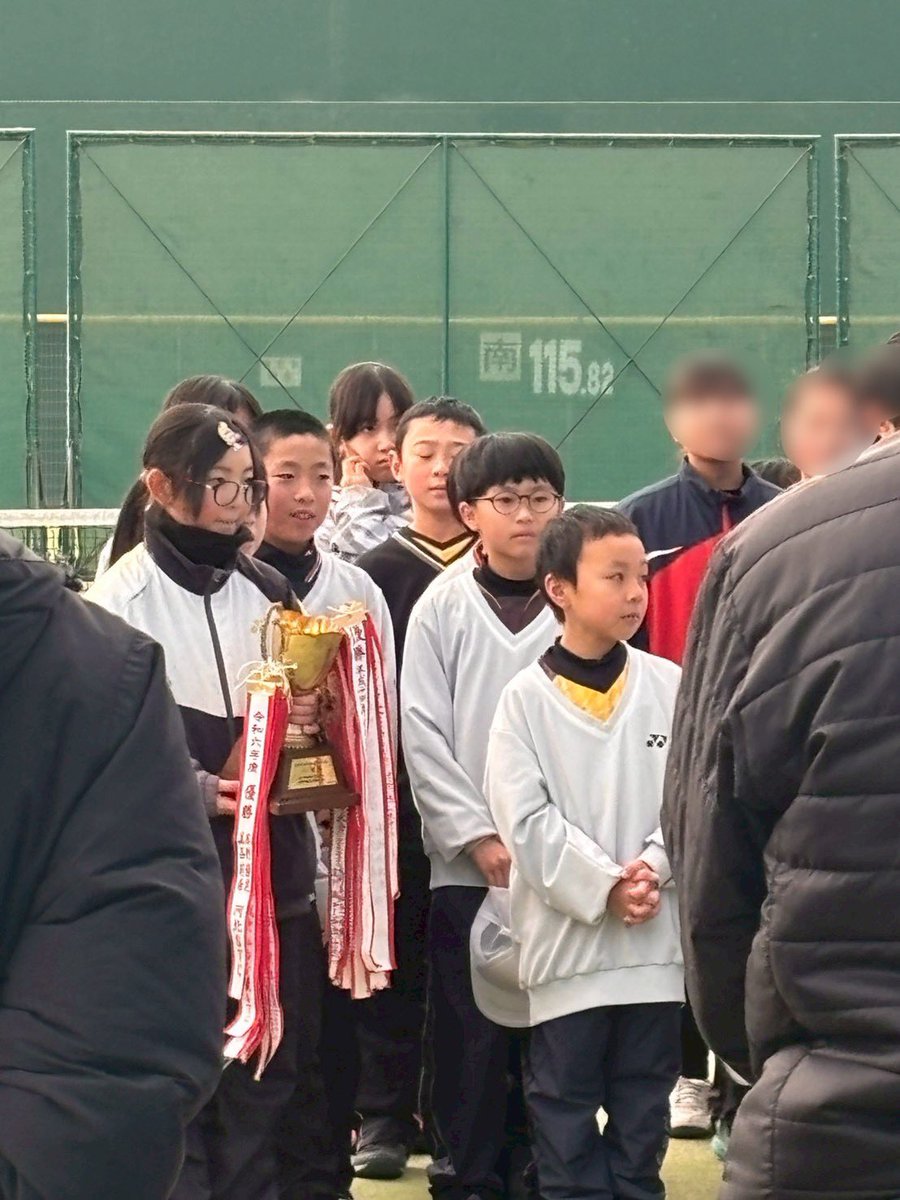 KSTC15's tweet photo. 第41回 宮城県小学生ソフトテニスインドア大会
今年は優勝カップ返還からスタートで昨年優勝の２人も応援に駆け付けてくれました😆結果の方は6年男子が準優勝🥈6年女子ペアと5年男子がベスト8と奮闘致しました😤

#河北stc 
#宮城
#石巻
#ソフトテニス
#勝ち続けるのには理由がある https://t.co/WketDhebJ5