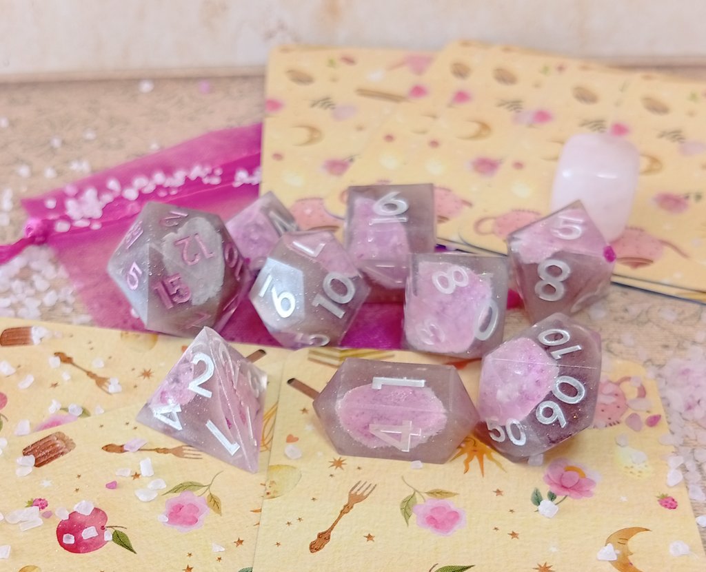 Set de dés - Quartz rose et blanc 

A vendre ✨

🤍💬🔄