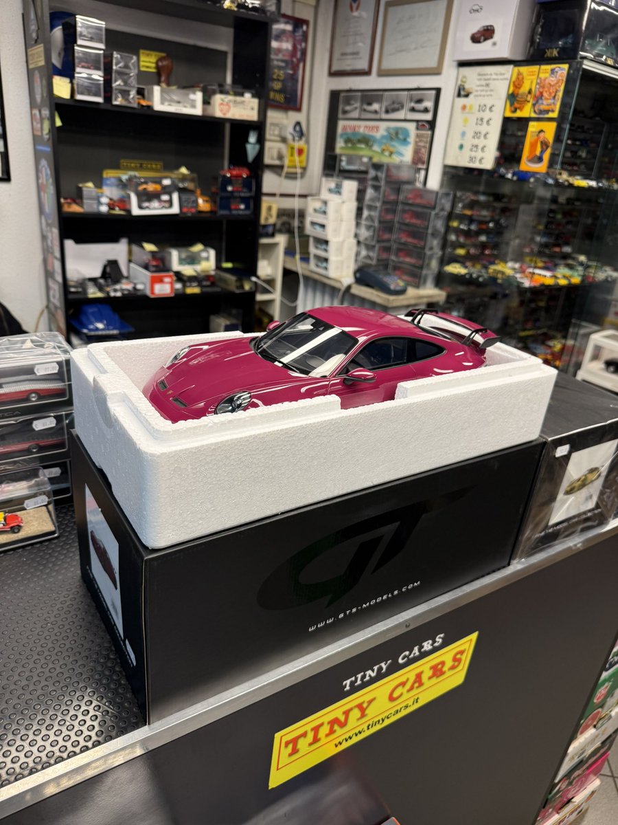 cars_tiny's tweet image. Porsche 911 GT3 992 GT Spirit Scala 1:12 a 242€ da Tiny Cars! #tinycars #porsche #scala112 #diecast #model