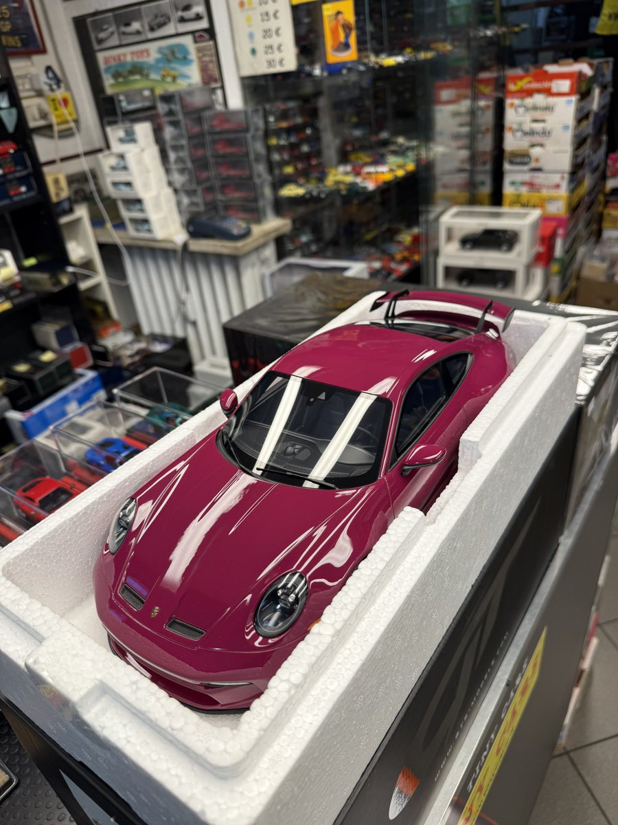 cars_tiny's tweet image. Porsche 911 GT3 992 GT Spirit Scala 1:12 a 242€ da Tiny Cars! #tinycars #porsche #scala112 #diecast #model