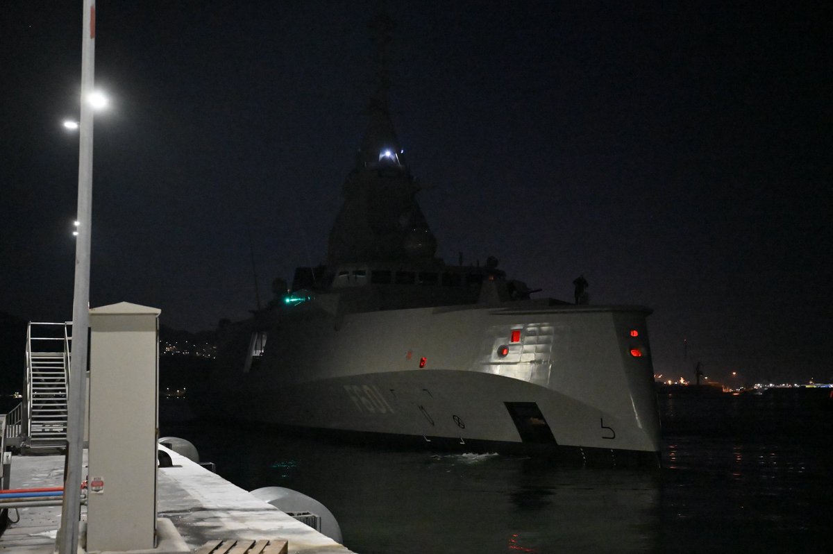 Βραδινές ώρες χθες Δευτέρα 02 Μαρτίου 2026, η Φ/Γ ΚΙΜΩΝ και η Φ/Γ ΨΑΡΑ απέπλευσαν από το Ναύσταθμο Σαλαμίνας για την Κυπριακή Δημοκρατία, στο πλαίσιο ενίσχυσης των προληπτικών μέτρων που λαμβάνονται για την άμυνά της λόγω των εξελίξεων στην ευρύτερη περιοχή.