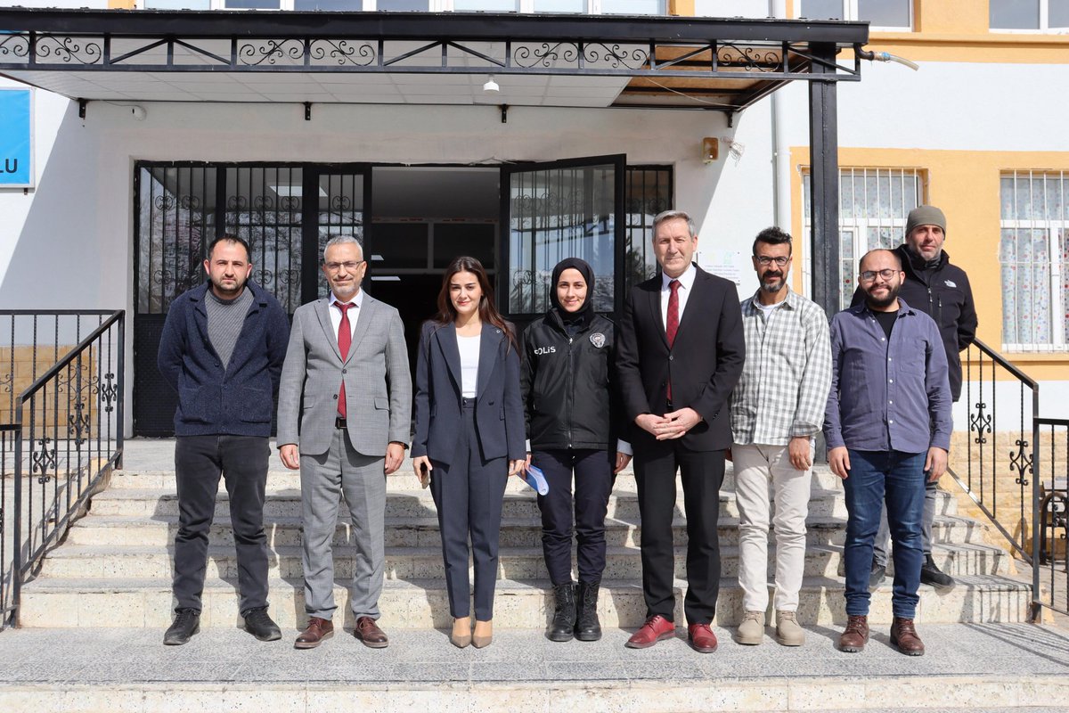 Kaymakamımız Sayın Yıldız YILMAZ ve İlçe Millî Eğitim Müdürümüz Sayın Okan AKYOL'un katılımlarıyla Atatürk İlk/Ortaokulu'nda 'Okul Güvenliği Toplantısı' yapılmıştır.
<a href="/tcmeb/">Millî Eğitim Bakanlığı</a> <a href="/ozvatankymkmlk/">T.C.Özvatan Kaymakamlığı</a> <a href="/kayserimem/">Kayseri İl Millî Eğitim Müdürlüğü</a> <a href="/CoskunESEN57/">Coşkun ESEN</a> <a href="/okanakyl/">Okan AKYOL</a>