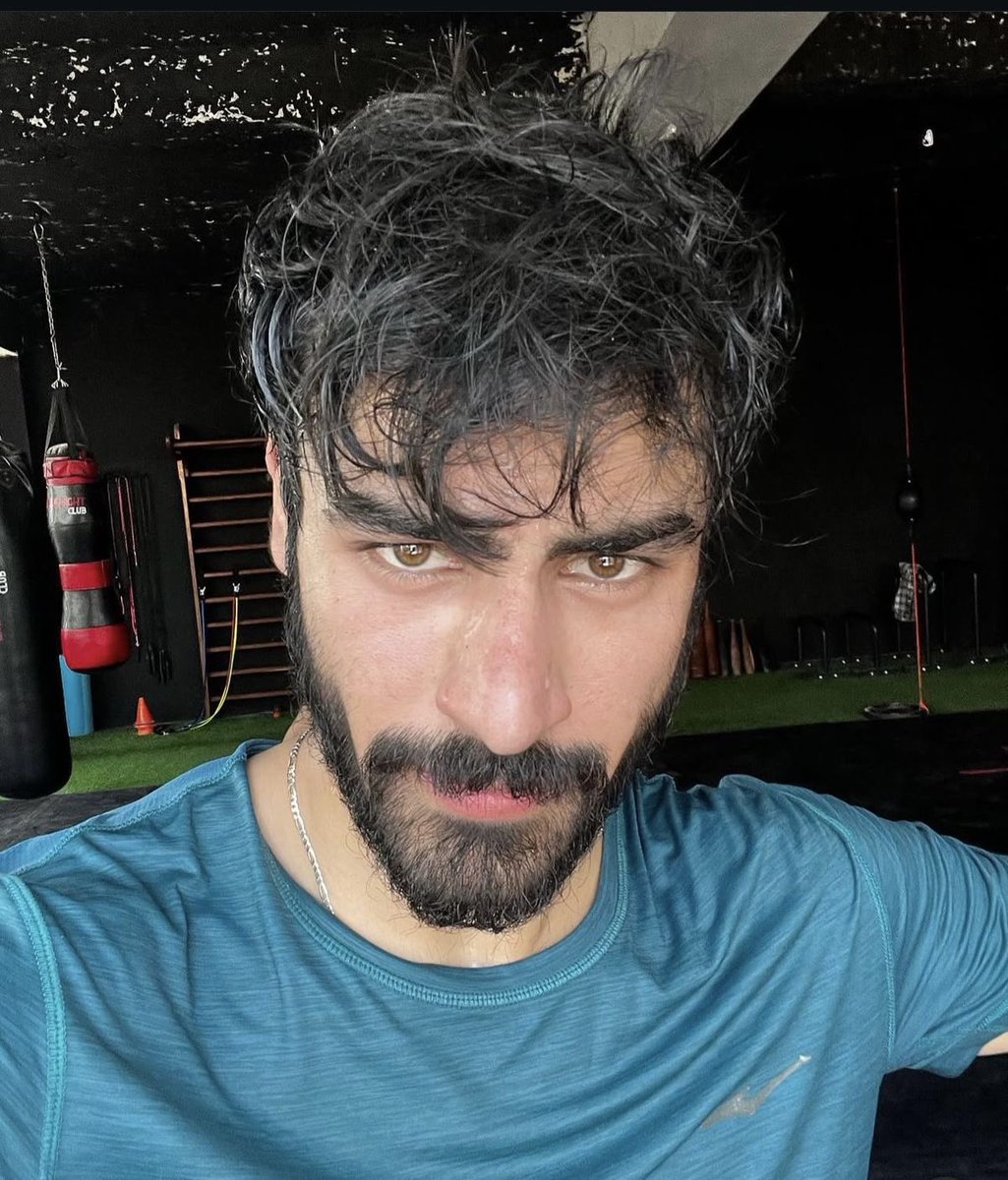 how it feels to stan people who r allergic to social media 😎