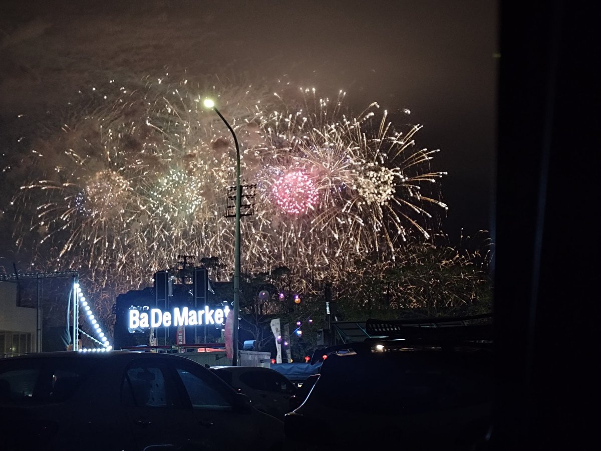 Login_beta's tweet photo. 本來以為來不及看燈會煙火了
結果沒想到隨便找的停車點位置剛剛好 https://t.co/UK3U9xzFIz