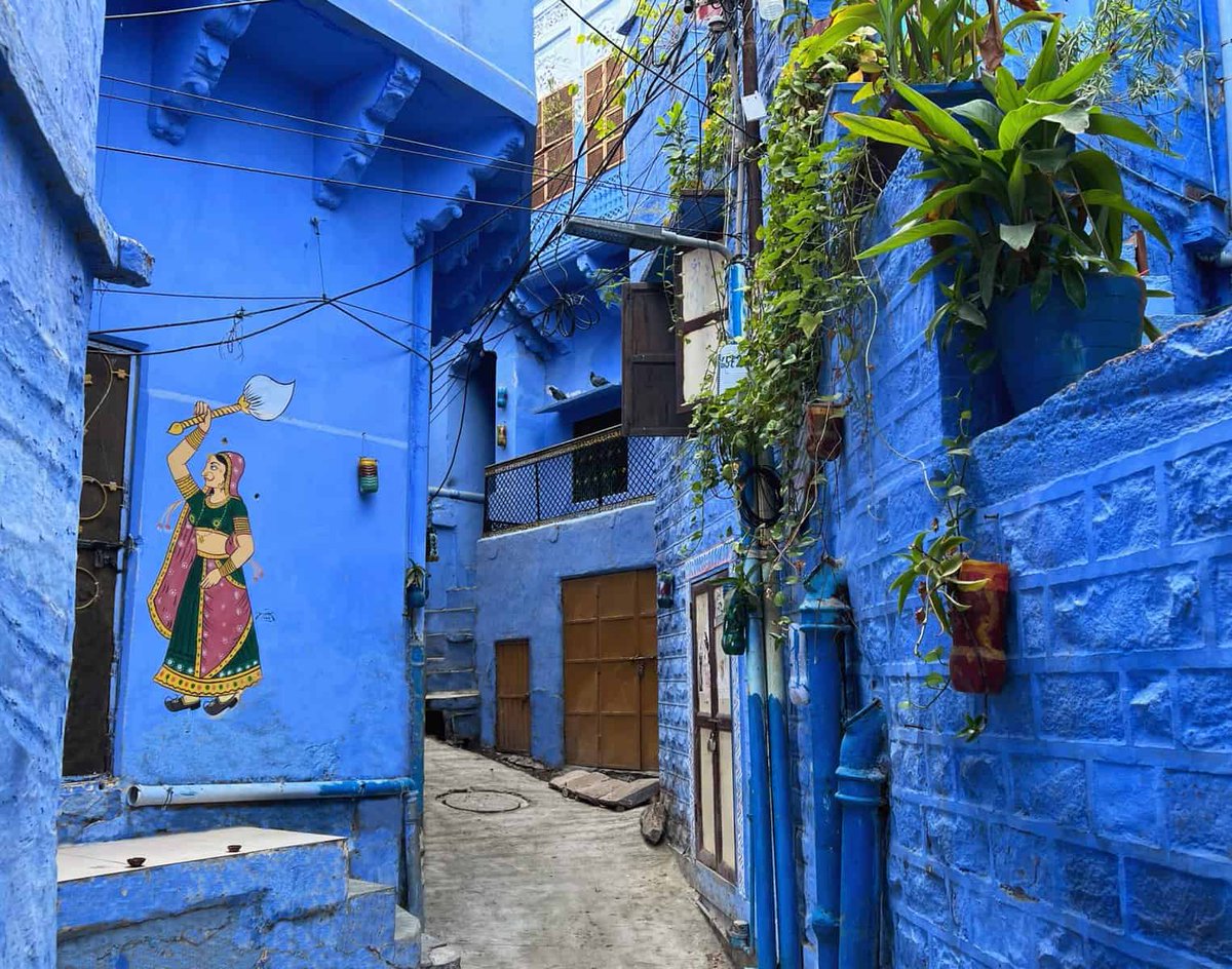 Priyang87's tweet photo. Jaipur, Udaipur, Jaisalmer, Jodhpur are aesthetically the most beautiful places of India. W Rajathan https://t.co/TPdM9IUXPO
