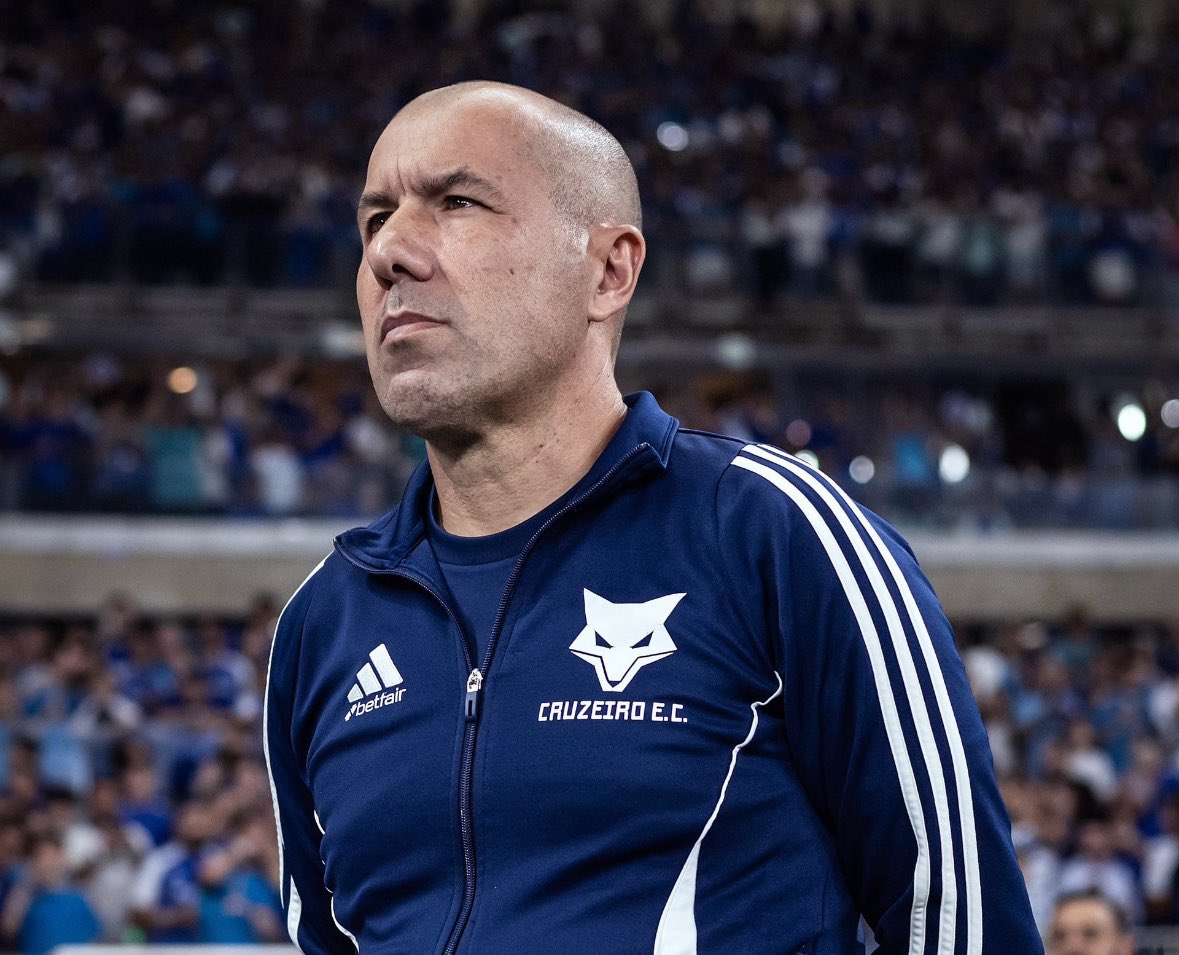 FabrizioRomano's tweet photo. 🚨🔴⚫️ Flamengo are advancing in talks to appoint Leonardo Jardim as their new head coach.

Negotiations underway after club decision to part ways with Filipe Luis. https://t.co/80L6DJS5ZY