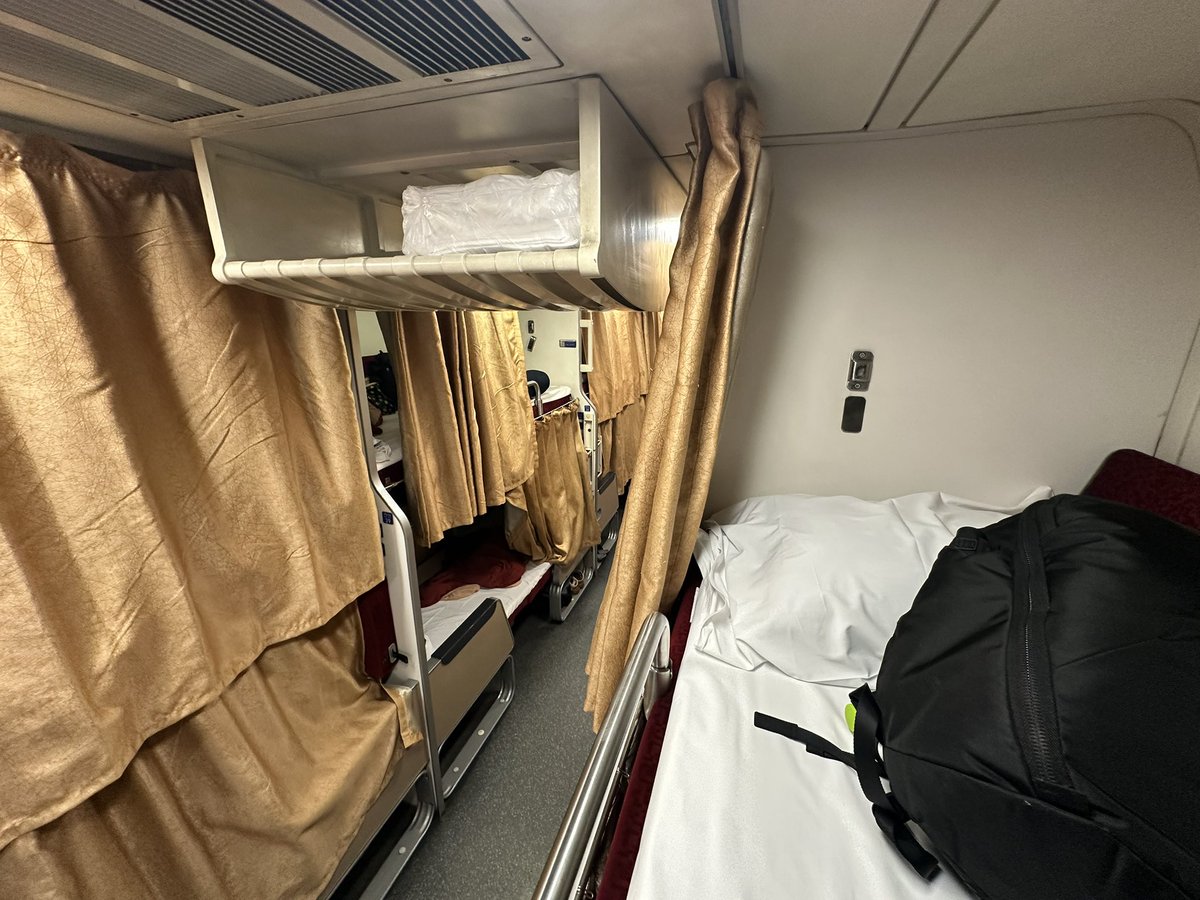 今日は実質583系解放A寝台の上段に乗車します！！！ 新潟行きの急行