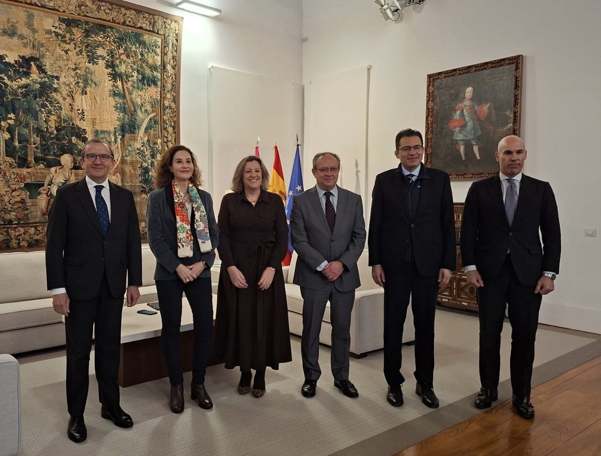 BBVA_espana's tweet image. 📊 El informe ‘Situación Región Castilla-La Mancha 2026’ de @BBVAResearch prevé un crecimiento del PIB de la comunidad autónoma del 2,4% en 2026 y del 1,9% en 2027, con hasta 47.000 nuevos #empleos y una tasa de #paro en torno al 11,5%.

🔗 Análisis: bbva.info/3Nehla3