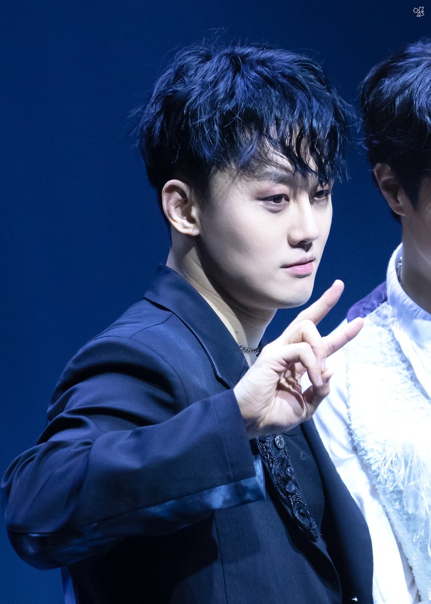 260301 
트레이스유                               
막공 포토타임                                                              

이우빈 役 #이종석

아름다운, 아름다운