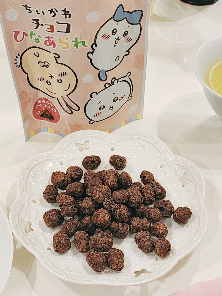 🎎ひな祭り🌸
成寿庵というお店の和菓子、初めて食べたけど草餅の蓬の香りと味がしっかりしててすごく美味しかった。
毎年買っちゃうチョコひなあられ。
🍵さえみどり(高梨茶園)
#茶好連