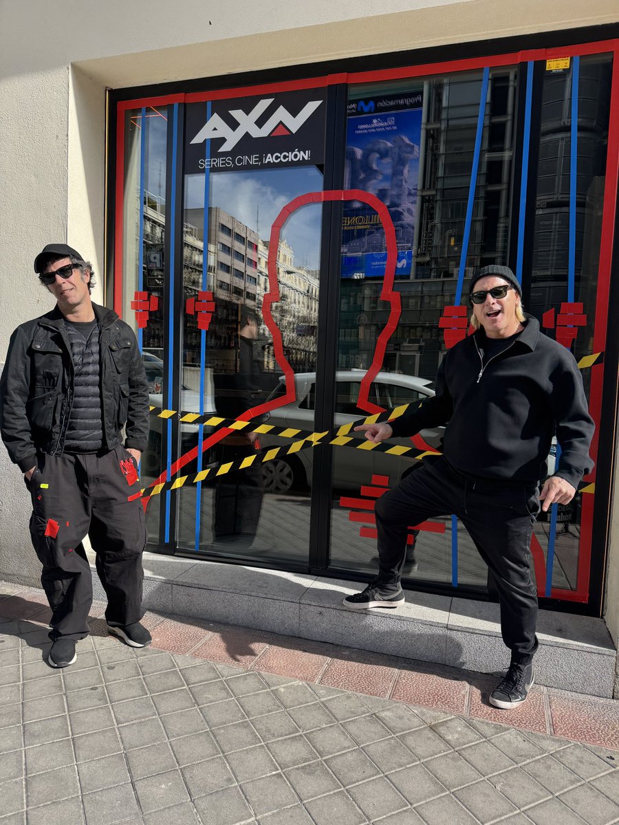 ColectivoTAV's tweet photo. Así que nos plantamos en un escaparate en Goya 102, Madrid y lo convertimos en una pequeña escena del crimen con vibes bastante perturbadoras, como manda la serie.
Nosotros solo ponemos la cinta. El crimen ya lo pone la serie.
#TapeArt #MentesCriminales #AXN #TapeIsNotACrime https://t.co/qHwURLaih2