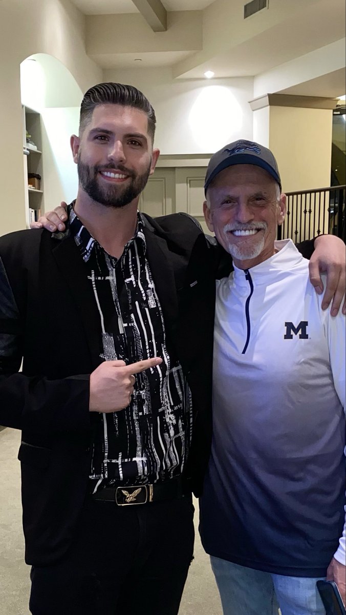 JeremyOlenski's tweet photo. With the legendary voice actor Rob Paulsen discussing voice acting! https://t.co/GU3ne4imfR