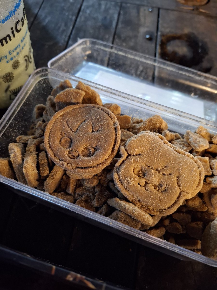 Yumm!! Gue di kasihhh mabestiess kakak syngg <a href="/bubblixblue_/">Nis</a> luvv bgt! udh bagi aku cookies skzoo first baking kamu🤤💗 eitsssssss walau udh banyak yg ga berbentuk krn pengiriman antar pulau (sul-jkt), tapi untuk rasanya jangan salah oiiii ENAK PLSS!! walau katanya dia bikin asal🫠