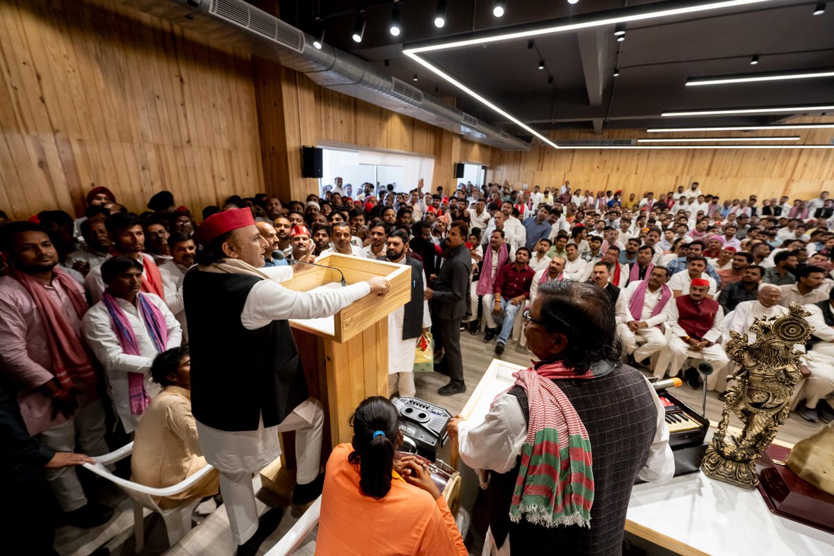 yadavakhilesh's tweet photo. @ सैफई। https://t.co/R6DDWczi7V
