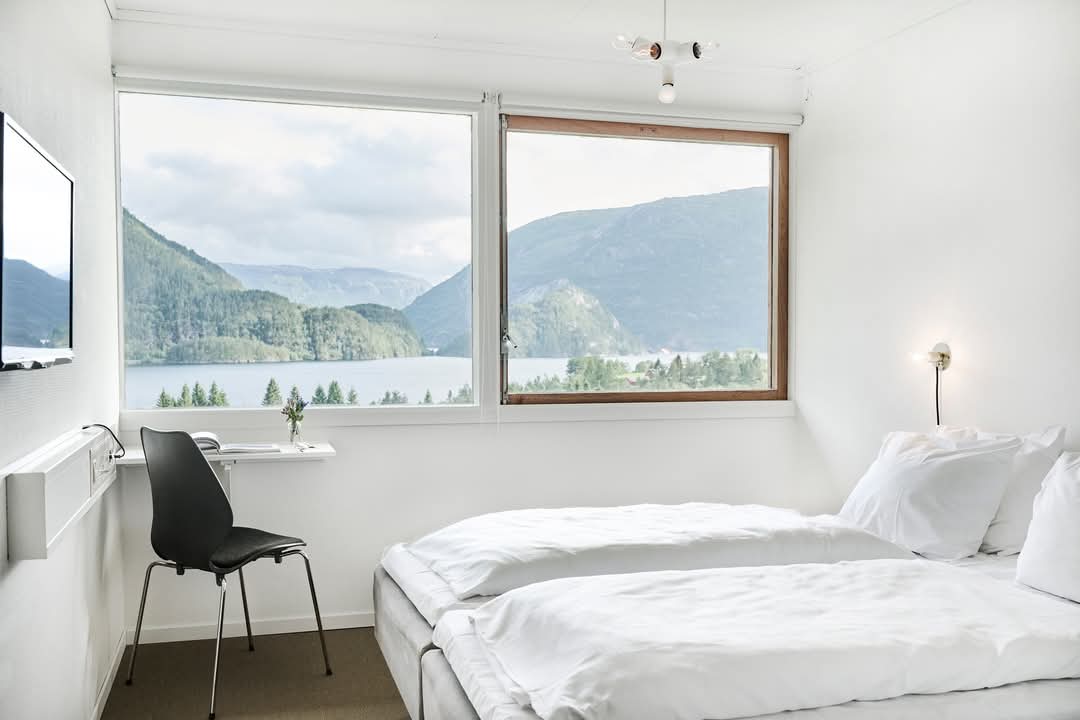 elusive_moose's tweet image. A room with a view at Energihotellet in Suldal 😍 Photo Tom Haga #Norway #hotels