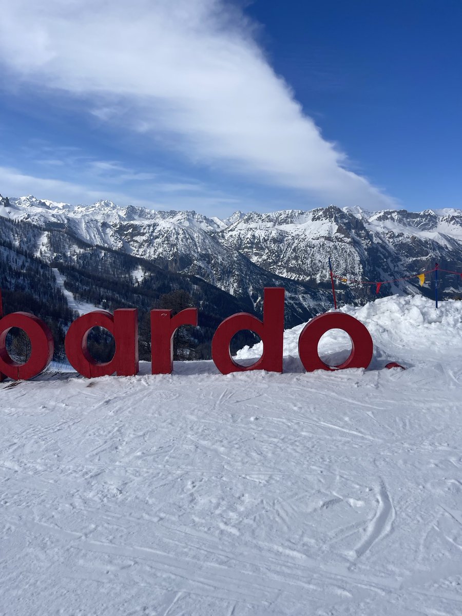 Ianjsmith2's tweet photo. Bardonecchia in the sunshine! Glorious day on the slopes! https://t.co/l20UI9RdL0
