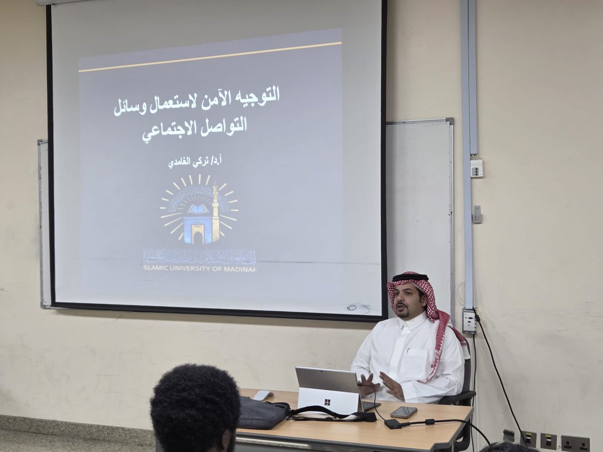 كلية الحاسب الآلي tweet media