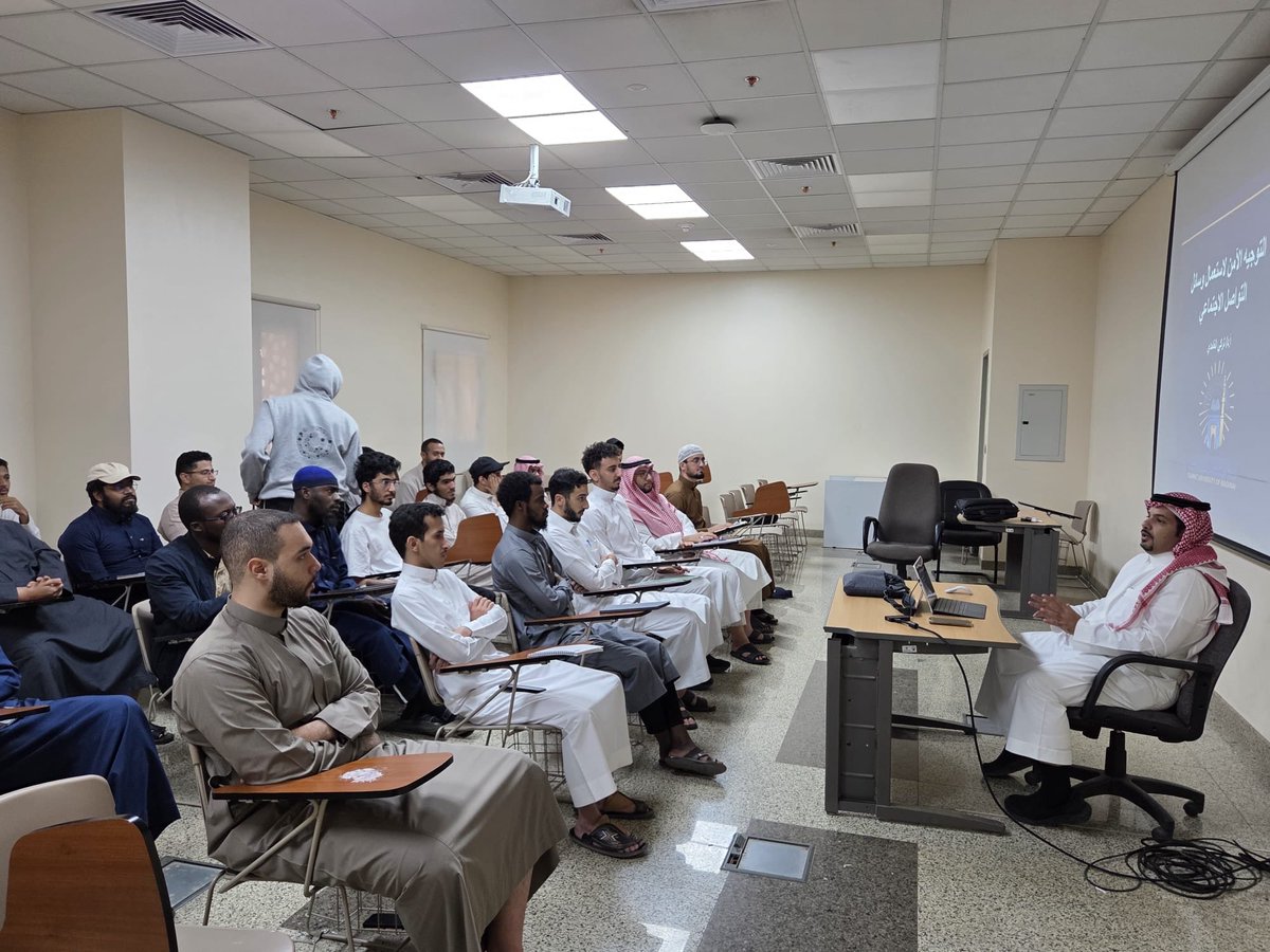 كلية الحاسب الآلي tweet media