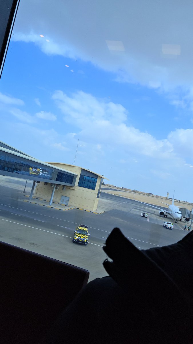 Omaraoh08328482's tweet photo. Here we go again...

Once I arrived the airport, leaving my father's car, I felt like a heavy baggage was thrown again on my shoulders.

I felt a heavy feet. A deep breath. I remember those thingsx, yess you are getting prepared for another return. https://t.co/sISc4UhXkb