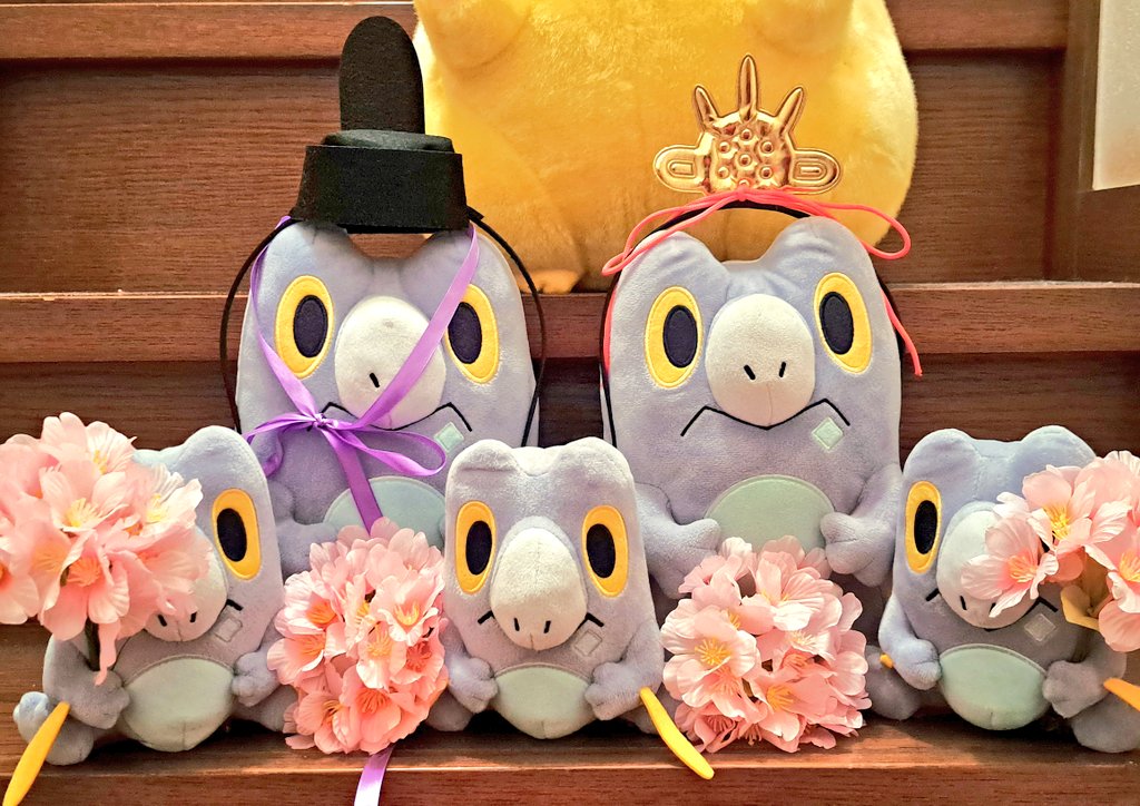 雛祭り♡仲良しアマビエちゃん セビエ、今日はひな祭りだよ 今年はチビエちゃんが3匹いるから三人官女