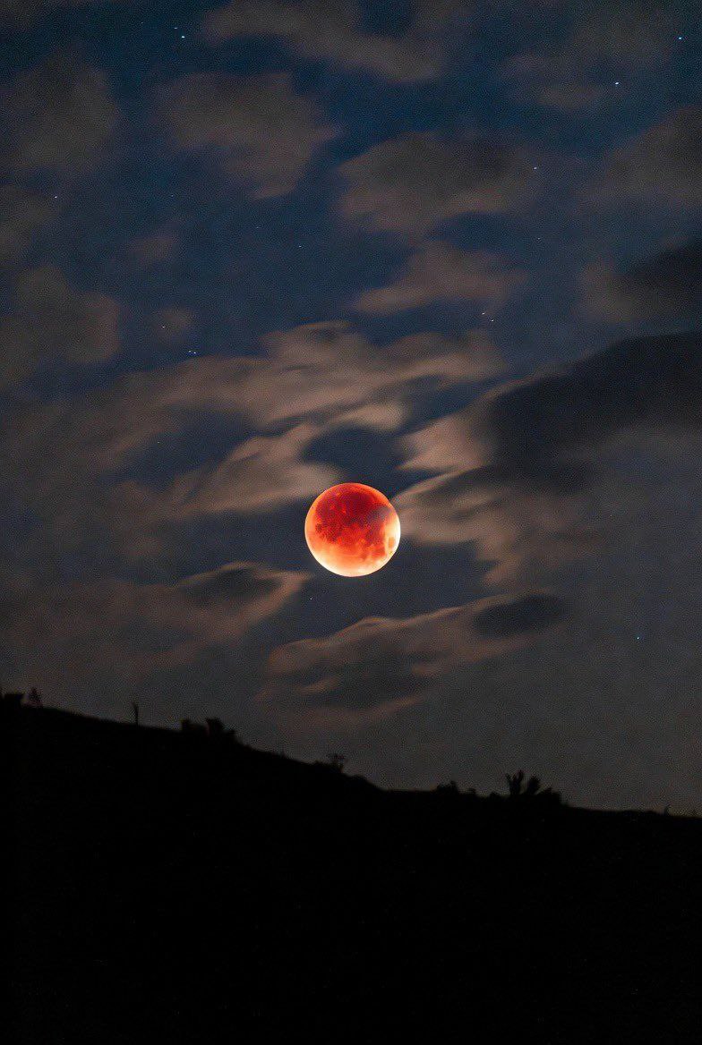 oi liat gerhana bulan ga klen tadi 😹?