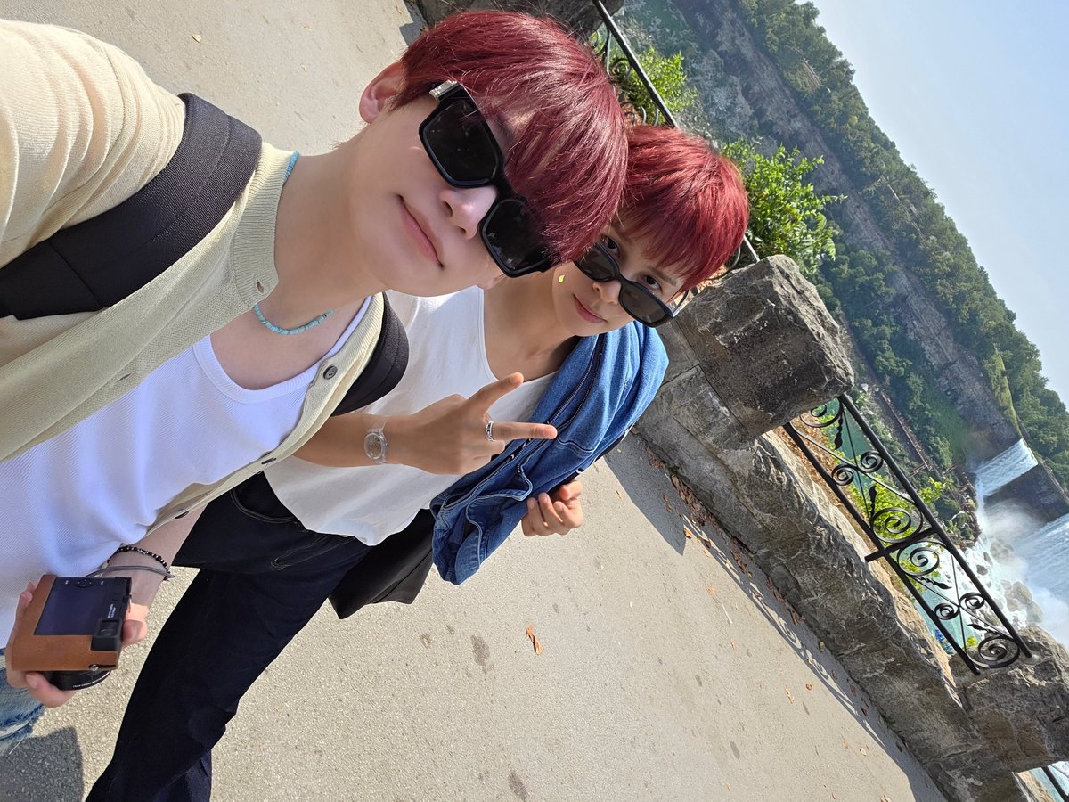 우리 형 생일 축하해요🎂
항상 너무 든든하고 항상 웃게 만들어줘서 고마워요 사랑해❤️
#세림 #정모 #러비티 #크래비티 
#HAPPYSERIMDAY
#박세림_논란_너무잘생김
#크래비티_다정한섹시큐티보이_박세림_생일