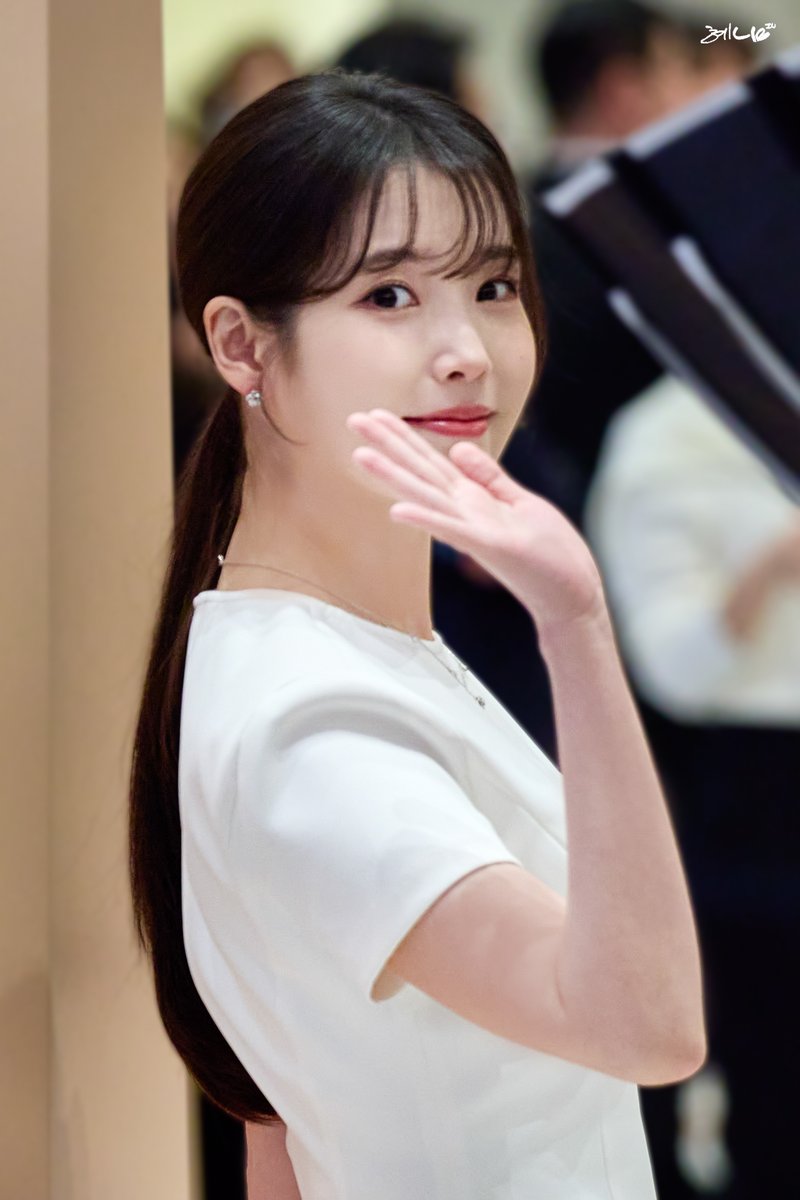orolok_iu's tweet photo. 260226 아이유 에스티로더 포토콜 (6)  

#아이유 #IU https://t.co/Hd5diIPcpC
