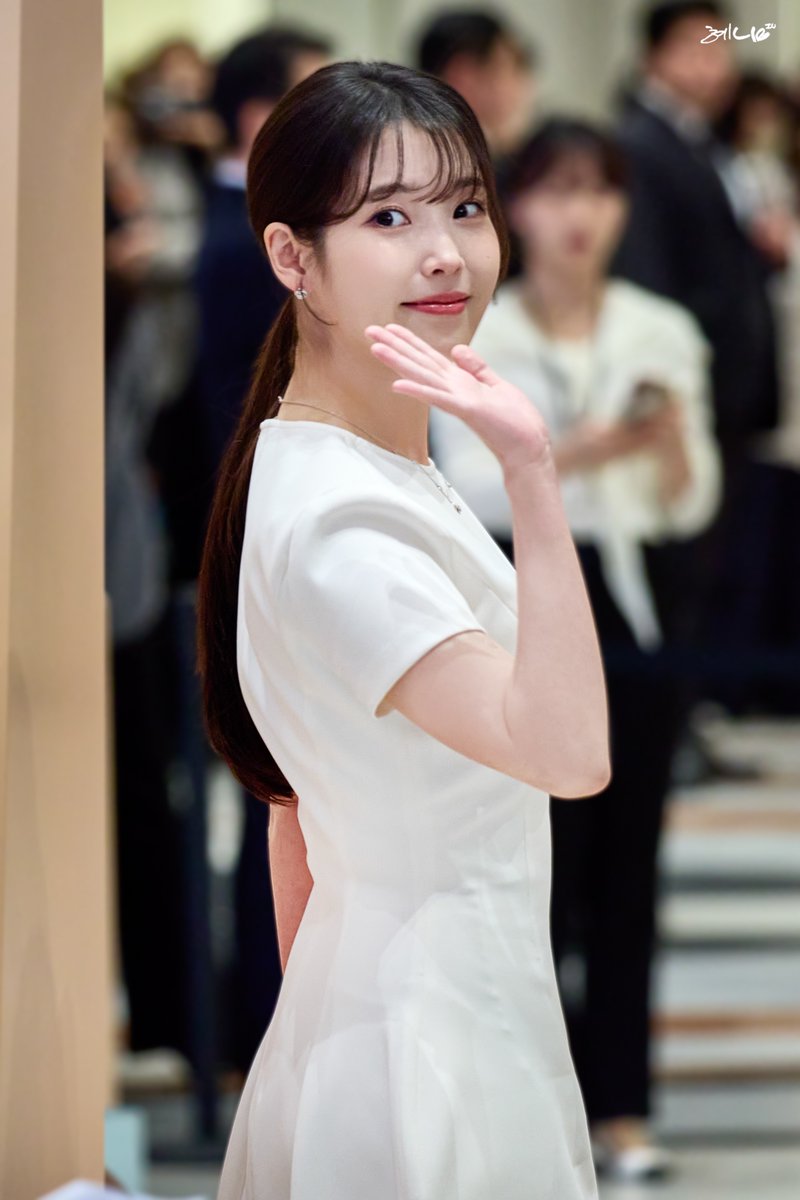 orolok_iu's tweet photo. 260226 아이유 에스티로더 포토콜 (6)  

#아이유 #IU https://t.co/Hd5diIPcpC