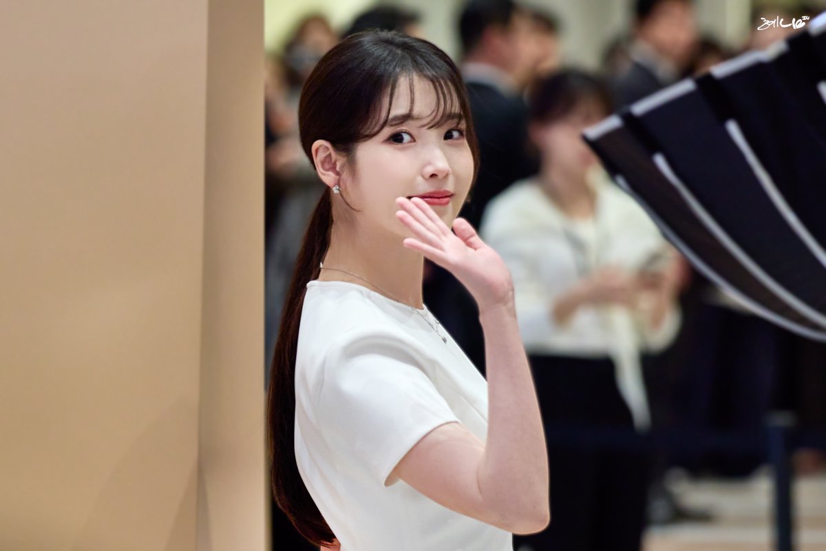 orolok_iu's tweet photo. 260226 아이유 에스티로더 포토콜 (6)  

#아이유 #IU https://t.co/Hd5diIPcpC