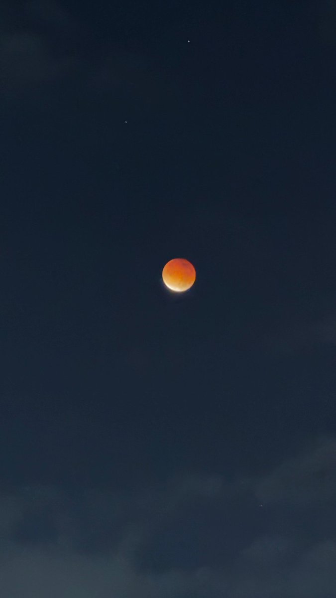 El fenómeno del eclipse lunar total y la Luna de Sangre se observó ...