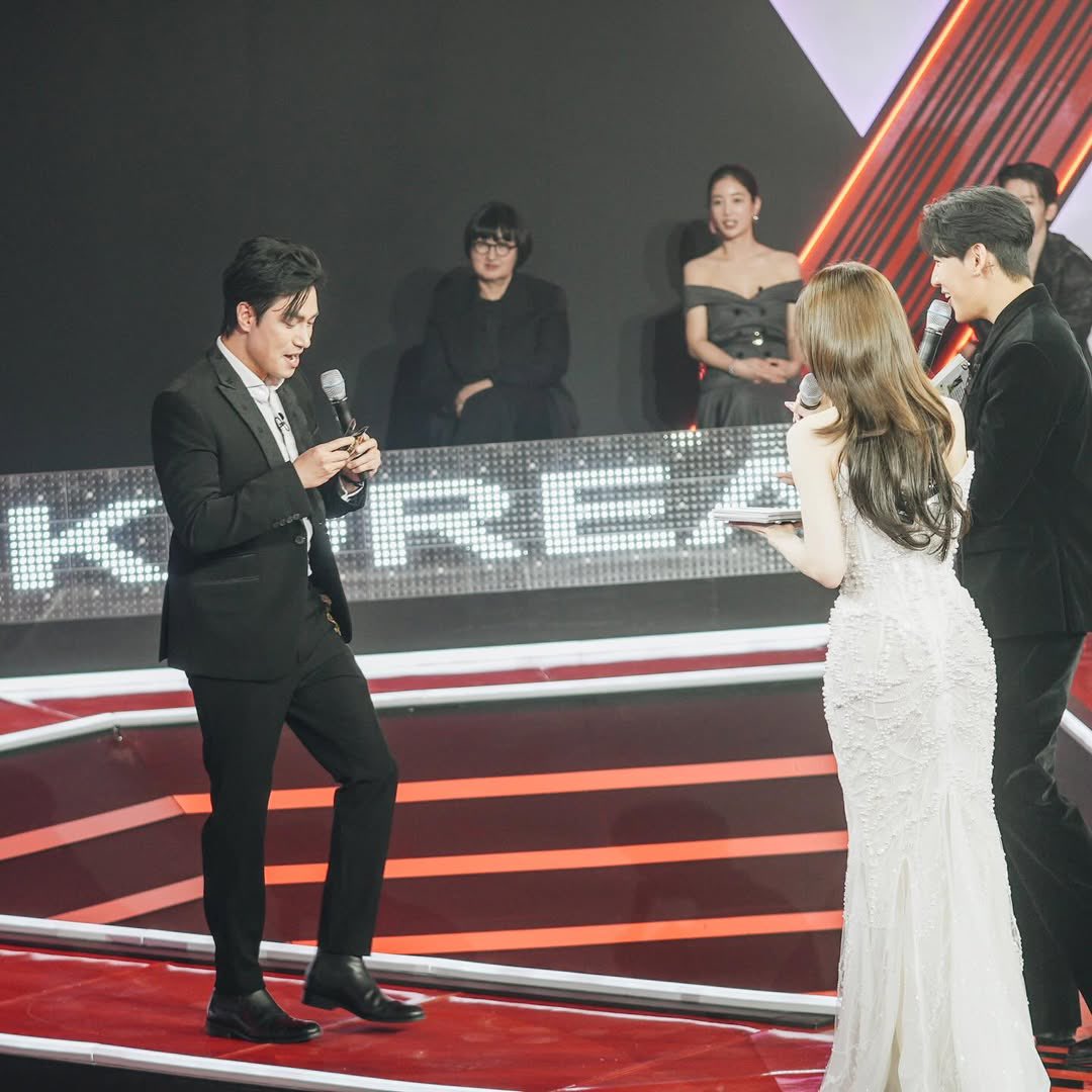 ‘#광고 여러분 저 어제 진짜 대형 프로젝트 현장 다녀왔어요… 🌍
공개 초청 행사였는데, 분위기가 거의 월드컵 개막식 느낌이었어요.’

메인 MC
✨ Tiffany Young
✨ BamBam
©️yoolbellababy

#XTHELEAGUE #Tiffanyyoung 
#BamBam #뱀뱀 <a href="/BamBam1A/">BamBam</a>