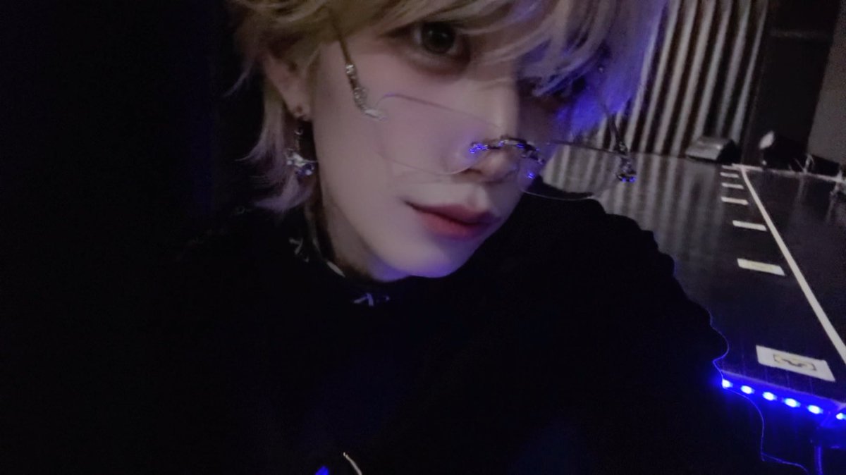 blackj_mu_too's tweet photo. これメガネすきー https://t.co/MRj7aT7eGk