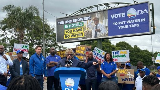 DA wants investigation into Tshwane’s water tanker invoices, as it unveils new billboard bit.ly/40FcQIJ