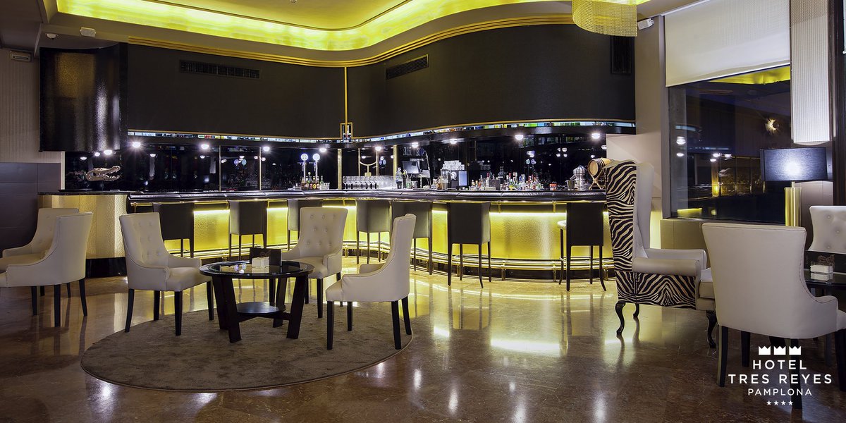 HotelTresReyes's tweet image. Si tu forma de desconectar incluye estilo, un espacio elegante y un cóctel bien servido, ¡nuestro Lobby Bar está listo para tu próximo #brindis! 🥂🤗

bit.ly/Hotel3Reyes
#HotelTresReyes #Pamplona #Navarra #SomosTuHotel