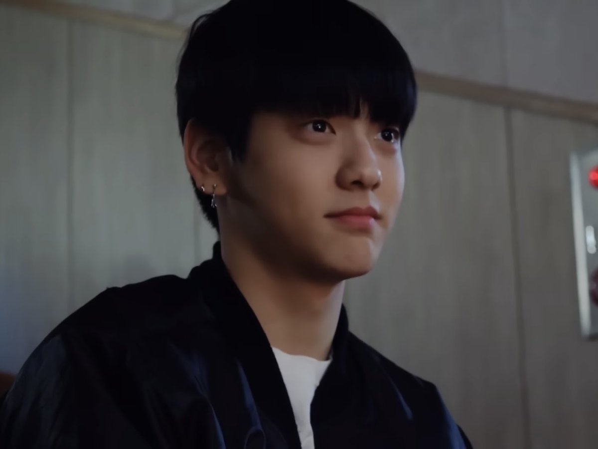 190303 📝 soobin’s last diary 

today is the last day before i become a singer. the days i spent practicing for tomorrow, with the members who are right next to me even right now, are coming to my mind. i’m really grateful and proud of my members who have been together till