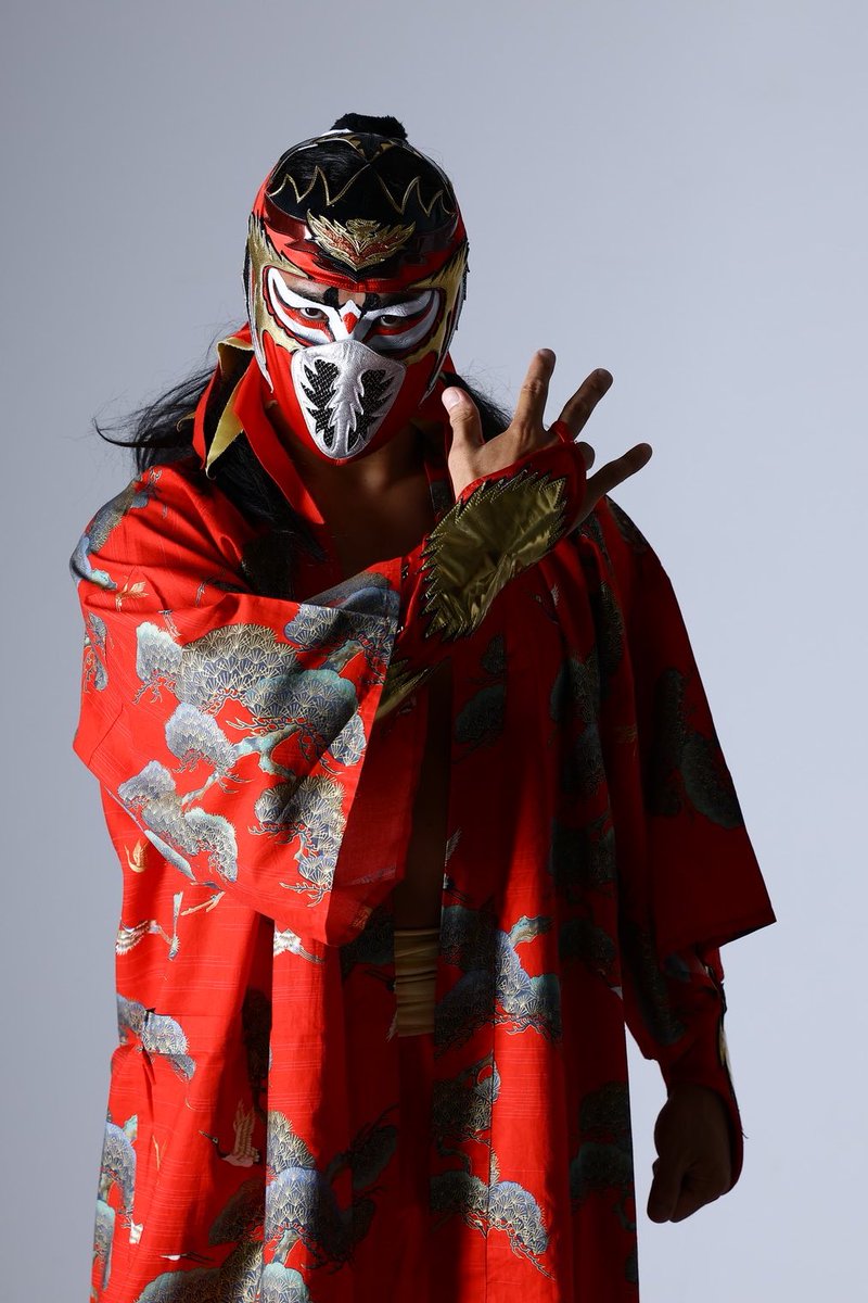 ハヤブサからコメントが届きました。
↓
今日は自分が『ハヤブサ』としてリングに立ってから初めての3月3日。
そして、あの日からちょうど十年が経ちました。

偉大すぎる先代の背中。その魂を継承し、いま自分はZERO1のリングに立っています。