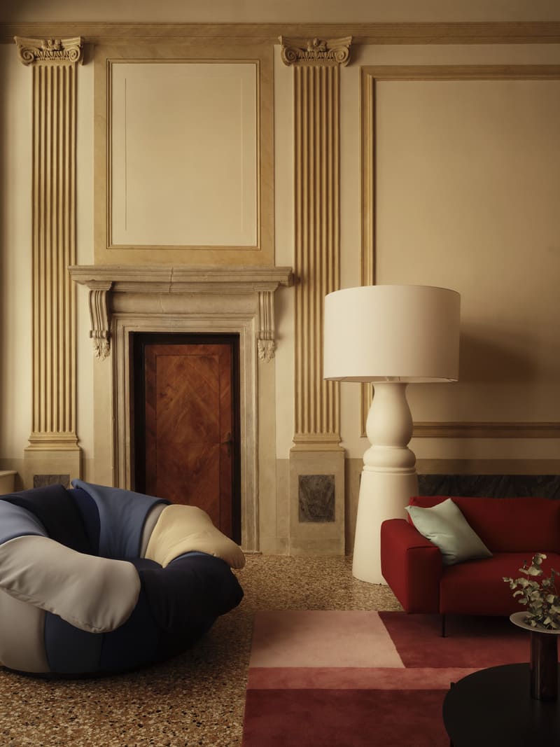 nanarquitectura's tweet image. En Venecia, Palazzo dei Fiori #reinterpreta el palacio veneciano desde el color y la materia 🏛️ 

Teresa Sapey + Partners firma para Room Mate un #proyecto que equilibra patrimonio y contemporaneidad a través del #interiorismo y la experiencia espacial.

eu1.hubs.ly/H0sfybn0