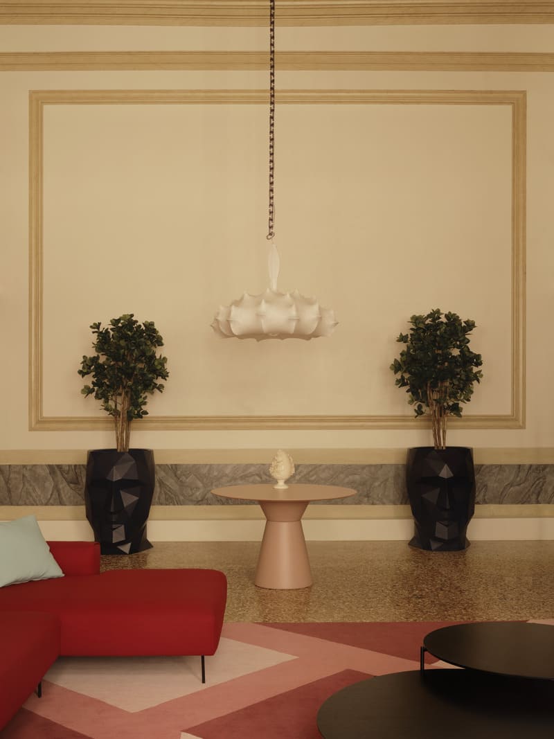 nanarquitectura's tweet image. En Venecia, Palazzo dei Fiori #reinterpreta el palacio veneciano desde el color y la materia 🏛️ 

Teresa Sapey + Partners firma para Room Mate un #proyecto que equilibra patrimonio y contemporaneidad a través del #interiorismo y la experiencia espacial.

eu1.hubs.ly/H0sfybn0