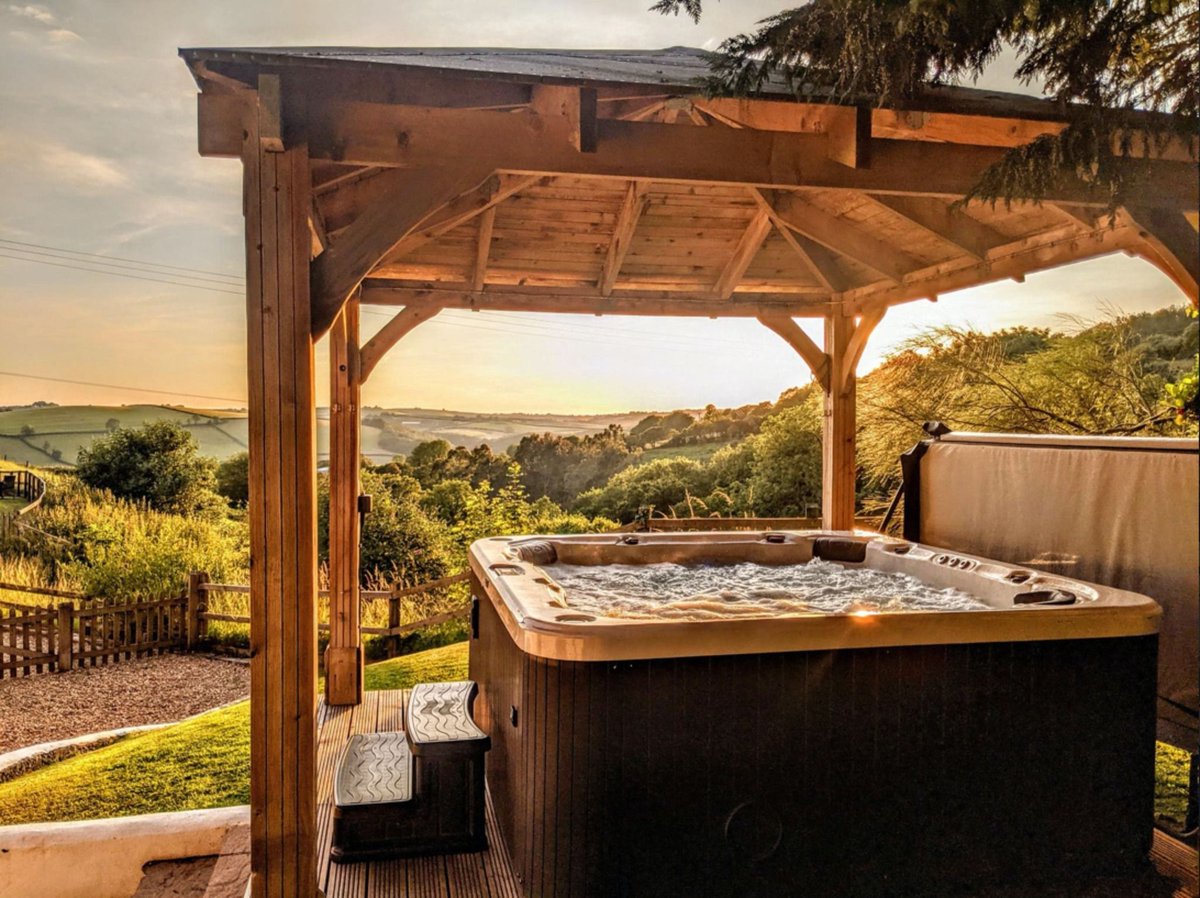 WeAcceptPets's tweet image. 🌼 Spring Discounts at Kernock Cottages 🌼

Spring is just around the corner &amp;amp; Kernock Cottages has a handful of March &amp;amp; April dates available. They are offering limited-time spring discounts on selected stays. 🌸

Accepts🐶
weacceptpets.co.uk/Cornwall/9003

#SpecialOffer @KernockCottages