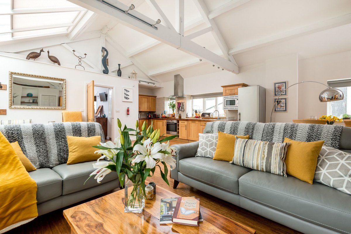 WeAcceptPets's tweet image. 🌼 Spring Discounts at Kernock Cottages 🌼

Spring is just around the corner &amp;amp; Kernock Cottages has a handful of March &amp;amp; April dates available. They are offering limited-time spring discounts on selected stays. 🌸

Accepts🐶
weacceptpets.co.uk/Cornwall/9003

#SpecialOffer @KernockCottages