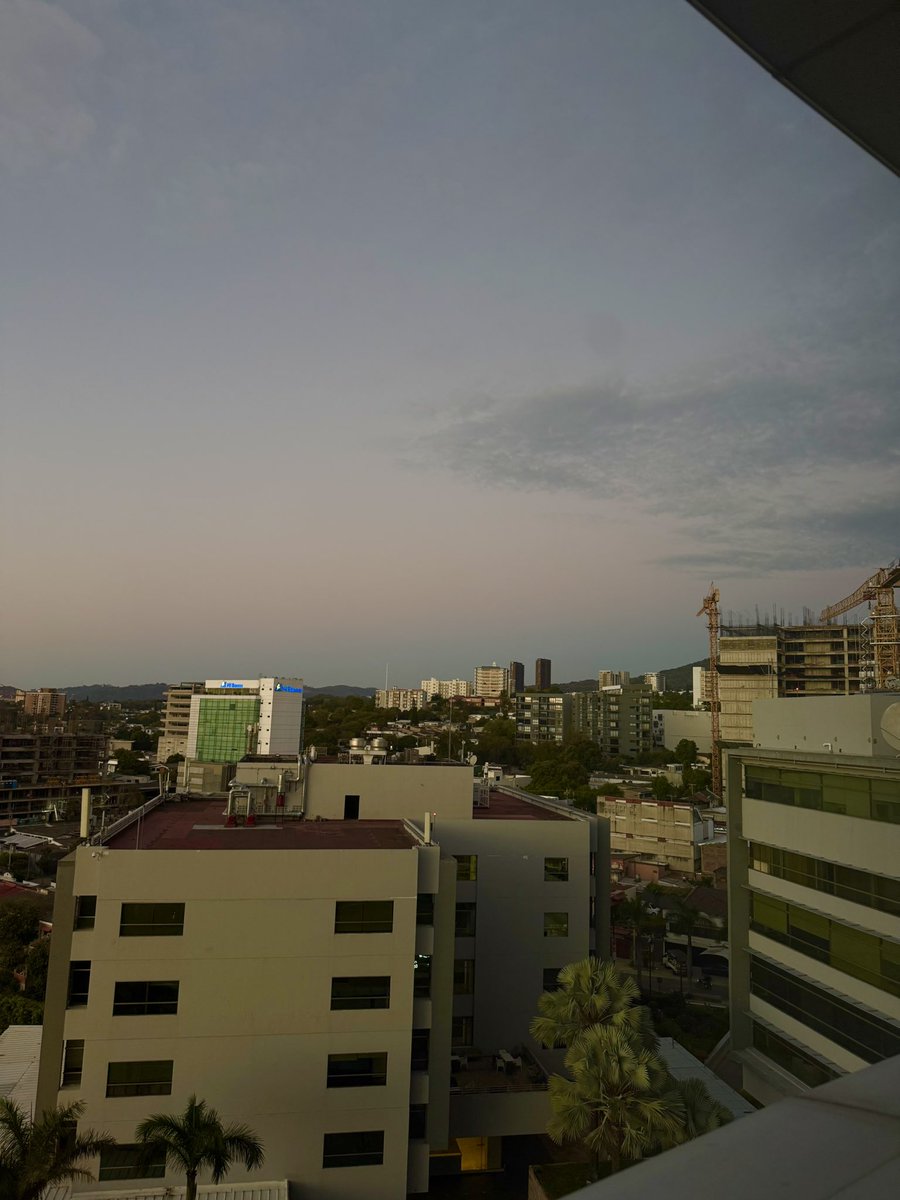 PenchoDuque's tweet image. Imágenes del eclipse total de luna 🌑 #SanSalvador 🔍 #SPF