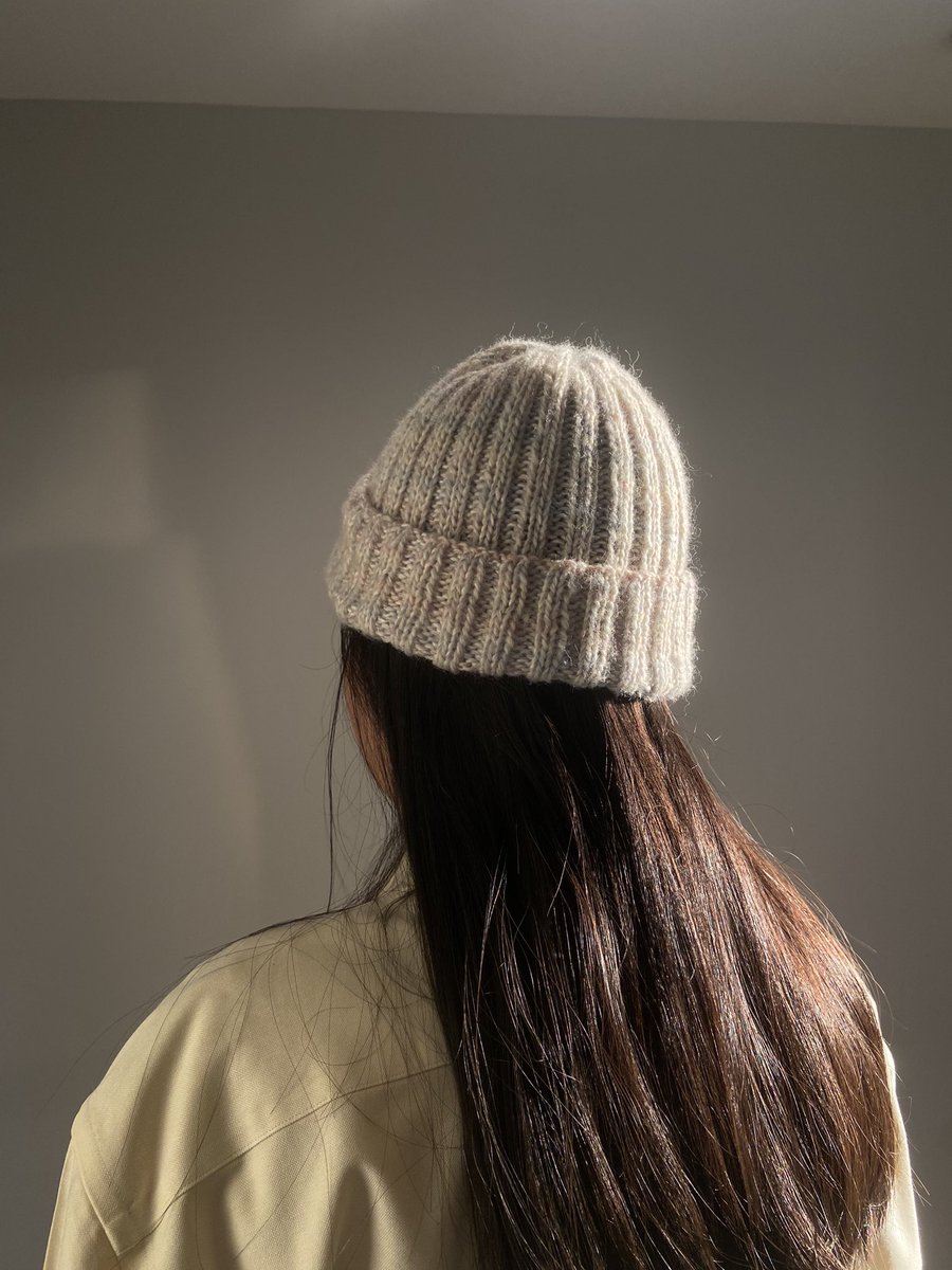 _fromdahya's tweet photo. knitted beanie ใบที่ 2 ถักนานกว่าใบแรก เพราะใช้เข็มเล็กกว่า แพทเทิร์นคนละแบบด้วย ไหมสีสวยมากกก 🤩 https://t.co/rjcHpTLBRe