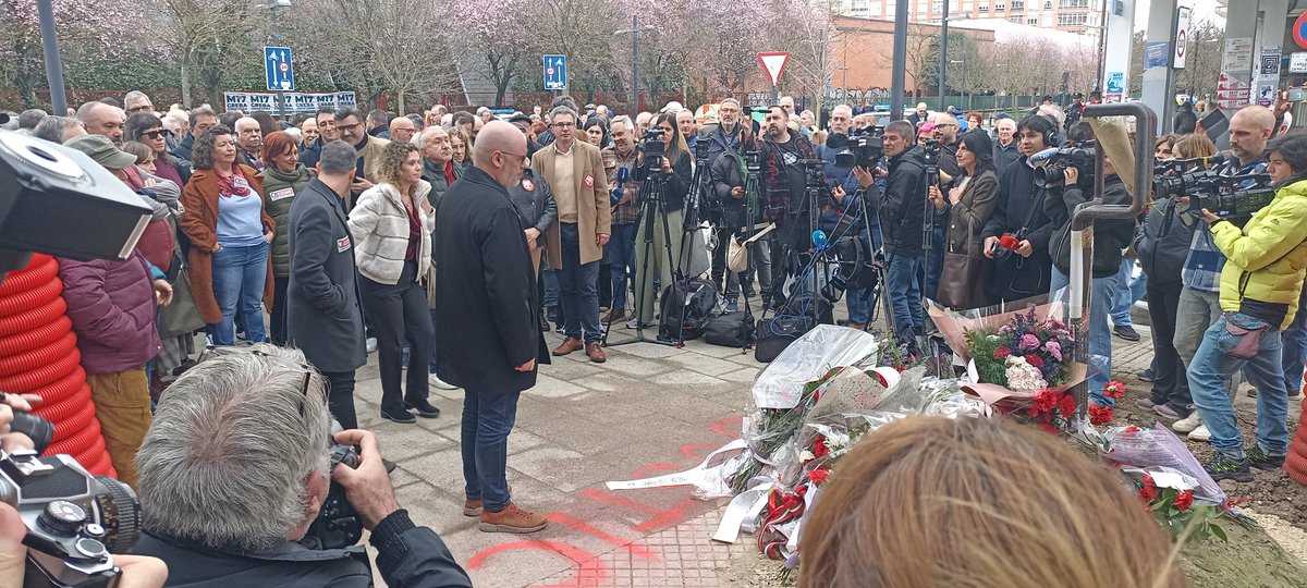 CCOOHabitat_EU's tweet image. Hoy #3M @CCOOHabitat_EU @CCOO_Habitat @CCOOeuskadi @CCOO reivindicamos el gran valor de la lucha obrera, en el 50 aniversario del asesinato en #VitoriaGasteiz de 5 trabajadores por parte de la policía represiva franquista. 
VIVA LA LUCHA DE CLASES
VIVA EL SINDICALISMO
VIVA CCOO