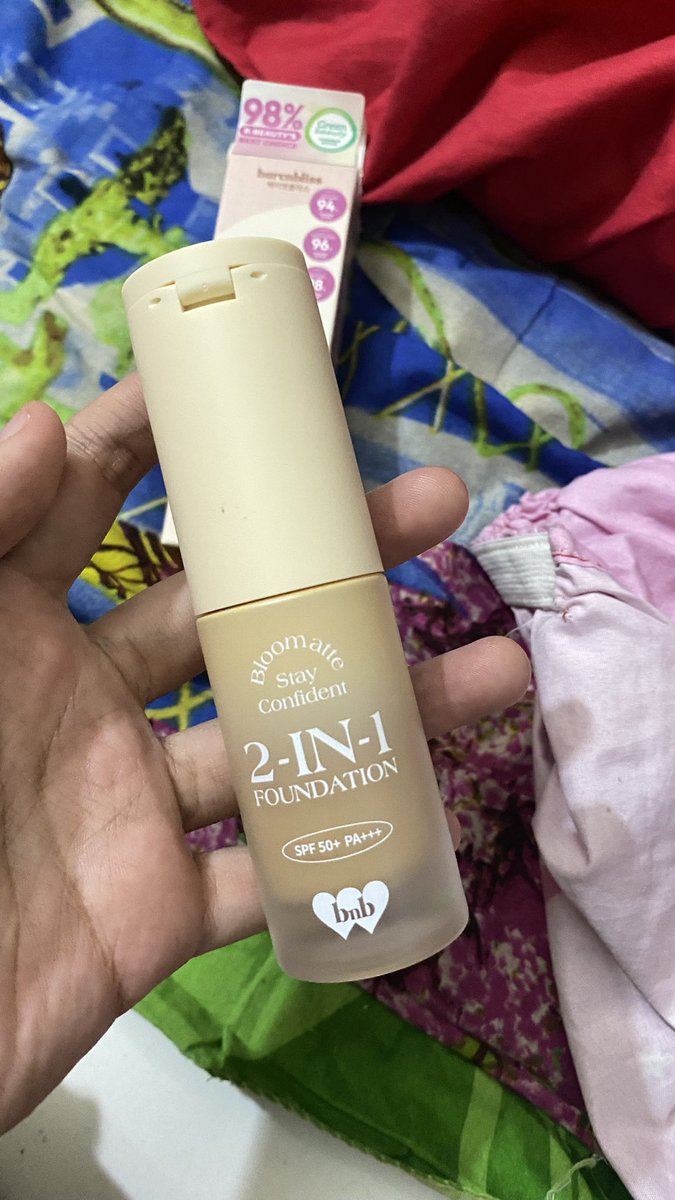 design88884's tweet photo. WTS preloved makeup 

Berenbliss foundation 2in1 shade LN1 
baru dipake 2x dijual karena salah shade, baguss banget ini

Harga : 90k NEGO
#zonauangᅠ #zonaBU #wts 
Bisa shopee https://t.co/b9STpyeMtD