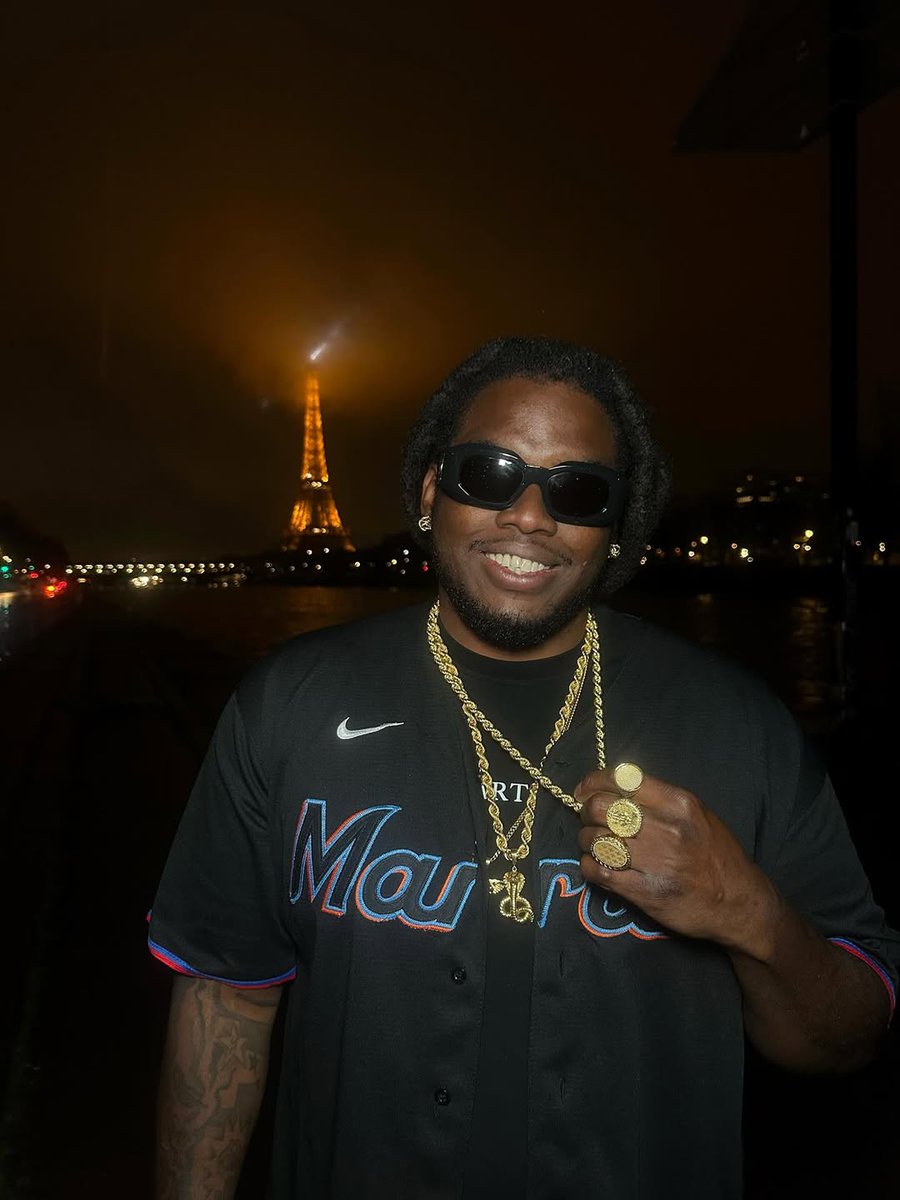LaVisionFR's tweet photo. Les rappeurs guadeloupéens Latop et ZT GANG entrent dans le Top 50 Apple Music France avec leur nouvel EP "Street Anthem", sorti en total indépendant. Ils rejoignent ainsi Méryl, devenant les seuls artistes antillais à atteindre le Top 50 en 2026. Félicitations à eux 🥳🇬🇵 https://t.co/wRAqWBqpM1